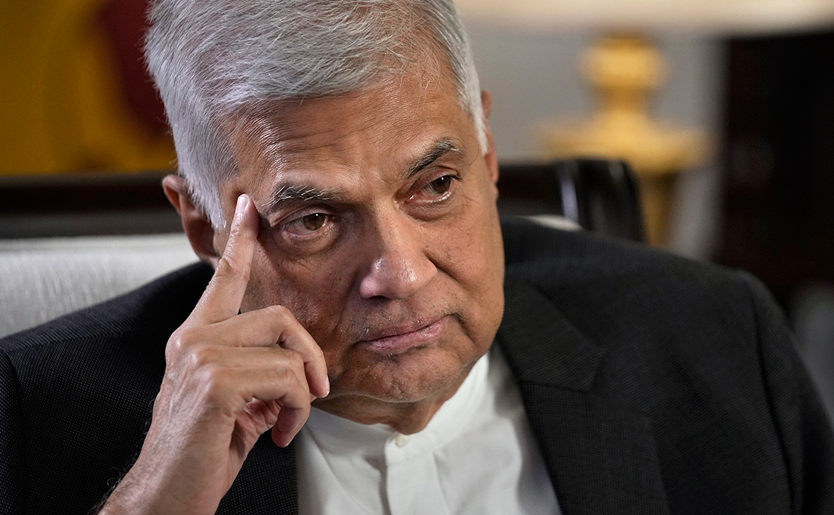 Премьер Шри-Ланки созвал экстренное совещание из-за протестов
