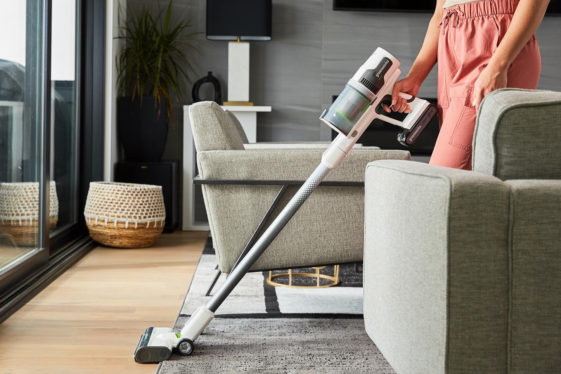 Вертикальный аккумуляторный пылесос Greenworks