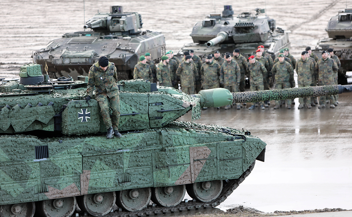 Spiegel узнал о «застрявших» переговорах ФРГ и Польши о танках"/>













