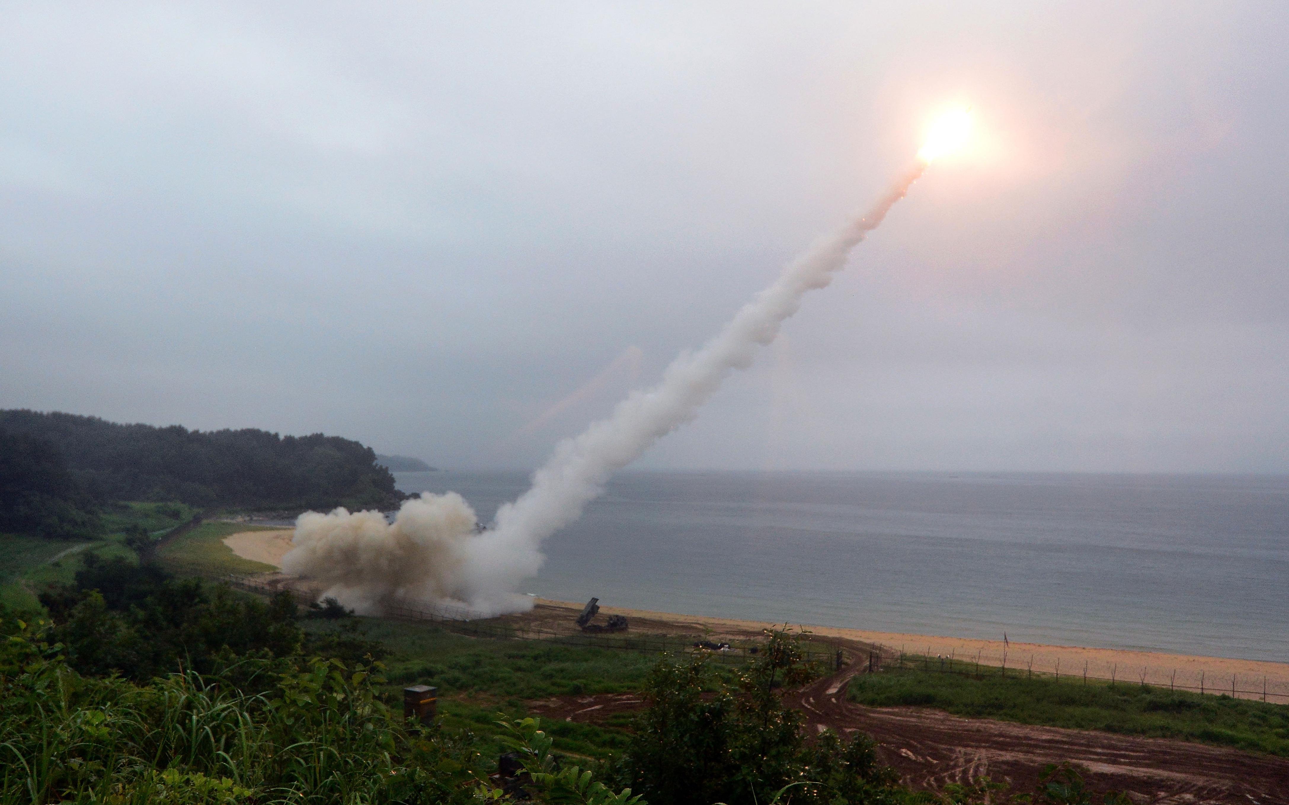 WSJ узнал о планах Украины попросить у США ракеты с дальностью до 300 км"/>













