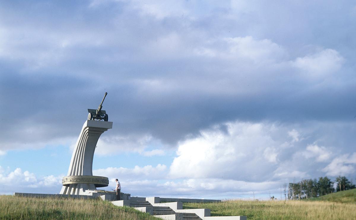 Памятник советским воинам, Холмск, Сахалинская область