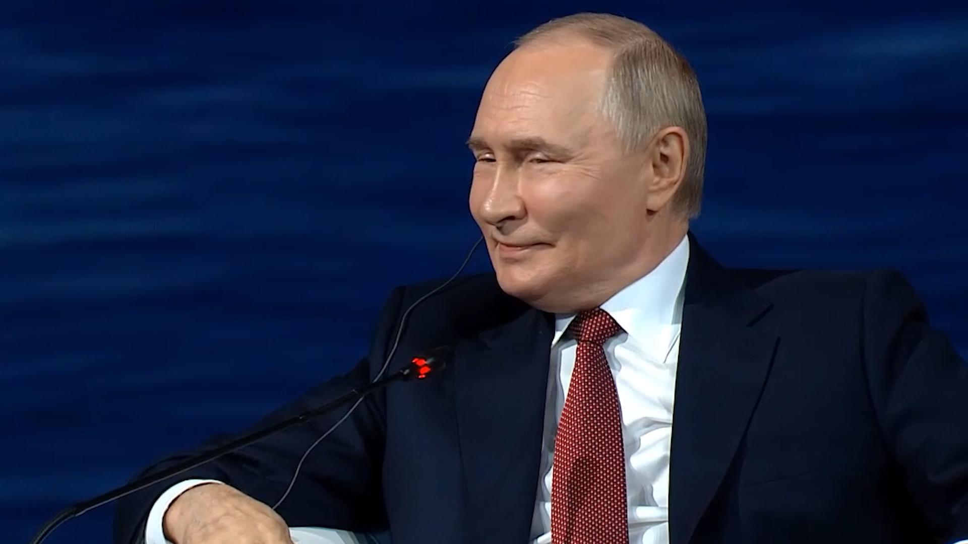 Путин намекнул модератору, что геополитику можно обсуждать до утра