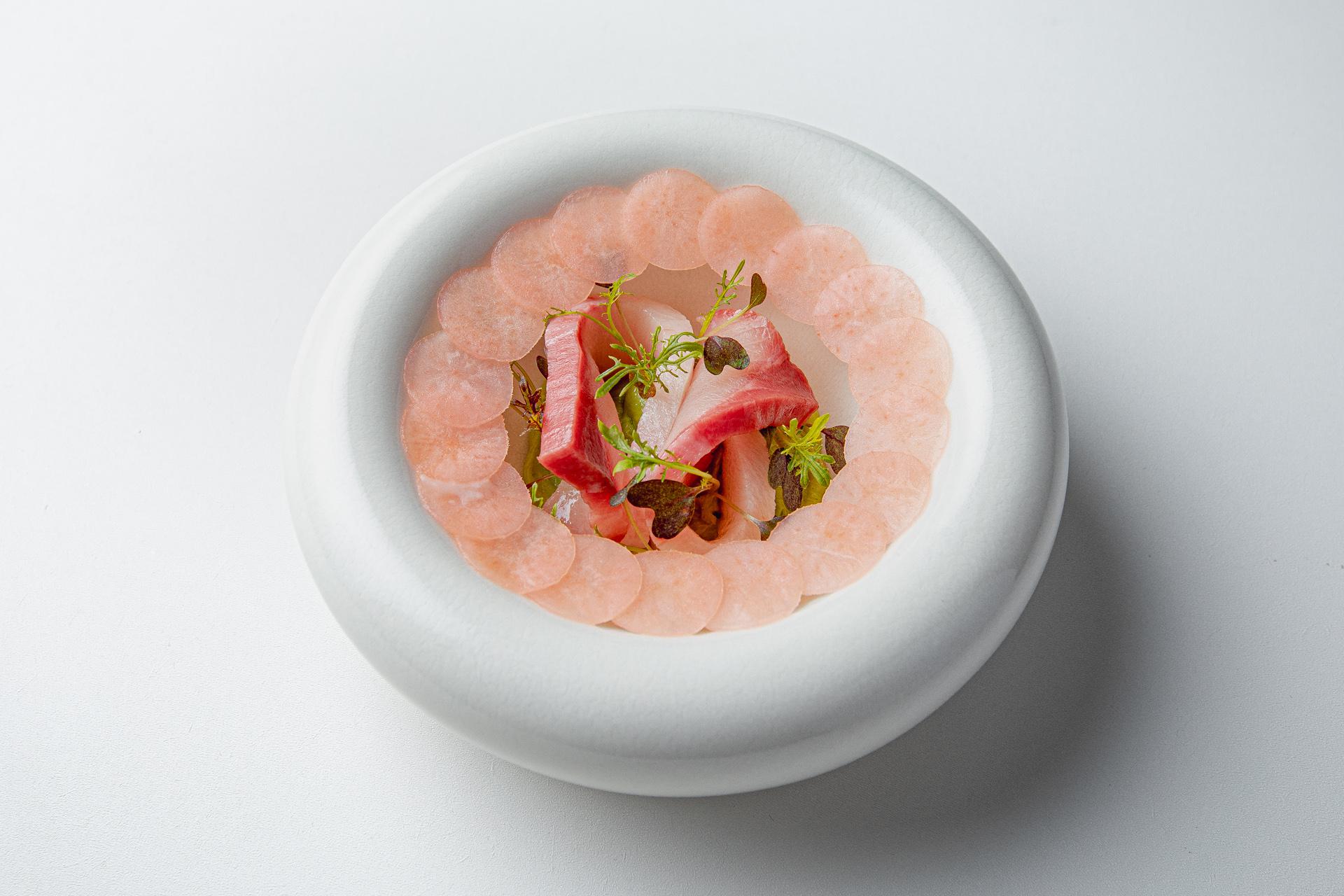 Лакедра с экструдированным рисом и маринованным редисом