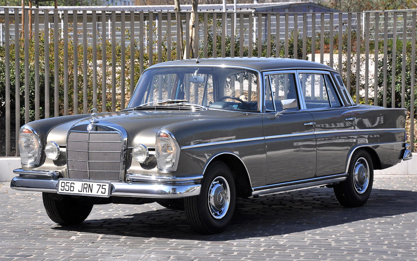 Mercedes-Benz 300 SE