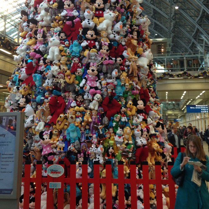 Елка в стиле &laquo;Дисней&raquo; в Лондоне