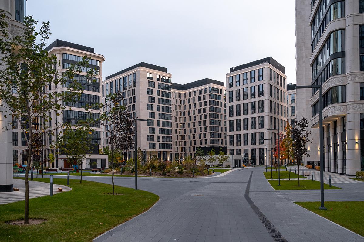 Недвижимость остается надежной основой инвестиционного портфеля, обеспечивая защиту от инфляции и долгосрочный рост стоимости