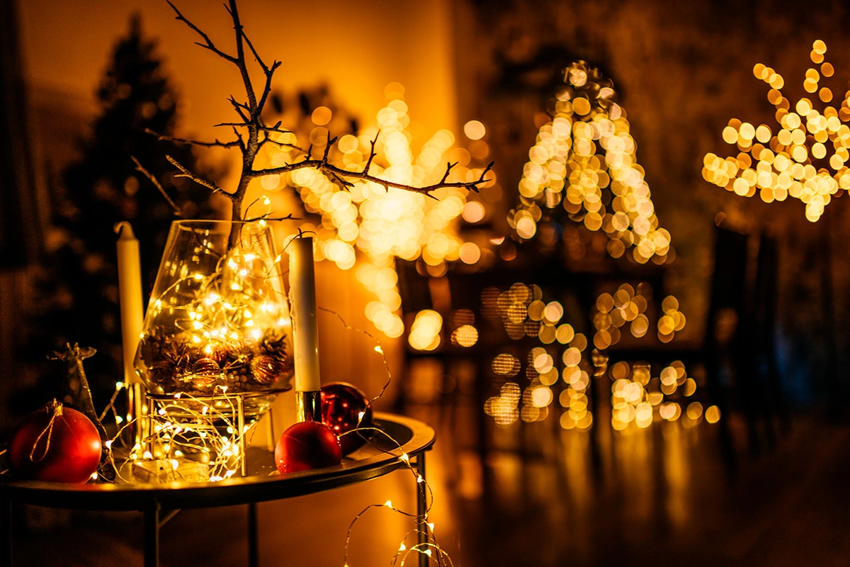 Яркие переливающиеся огни в ночные часы у людей с неврологическими заболеваниями, которые имеют эпилептический статус, могут спровоцировать эпилептический приступ