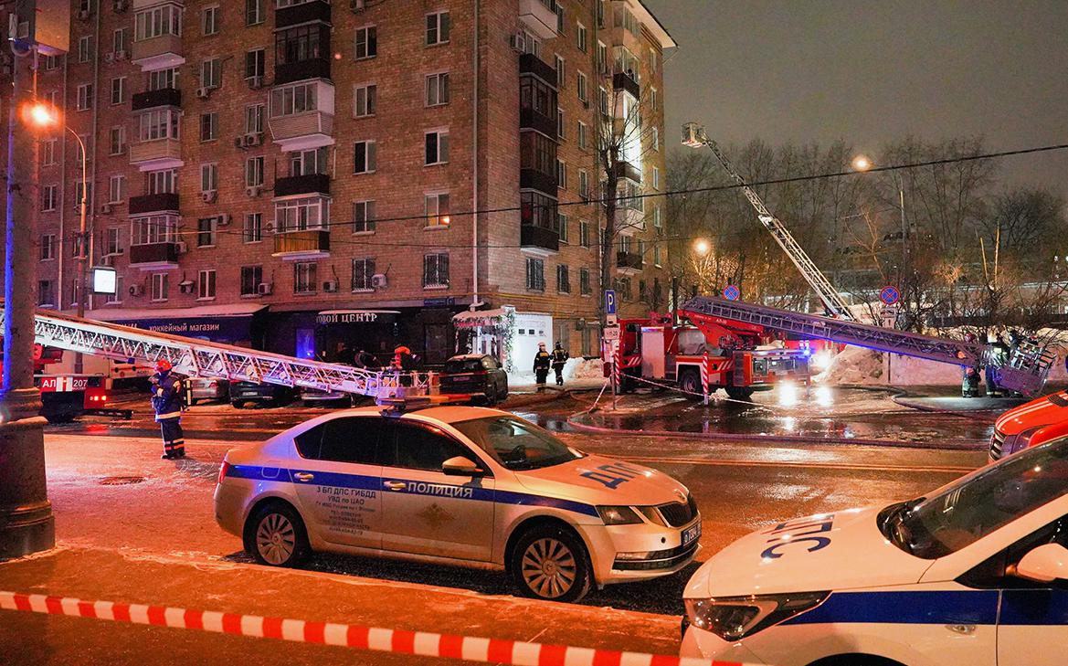 Движение на участке Пресненского Вала перекрыли из-за пожара в жилом доме