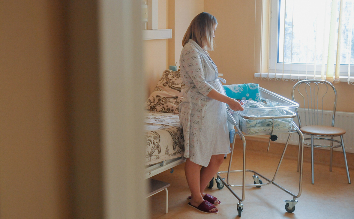 Минтруд зафиксировал замедление снижения темпа рождаемости в России