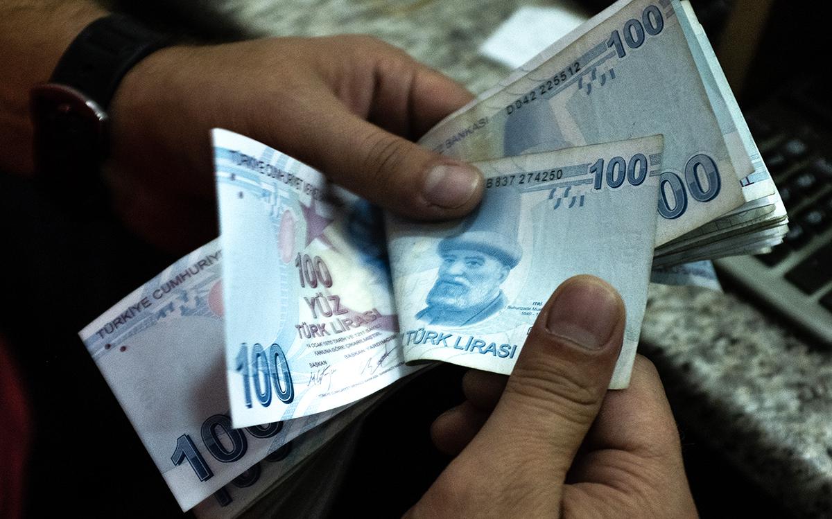 Российским туристам порекомендовали взять наличную валюту в Турцию