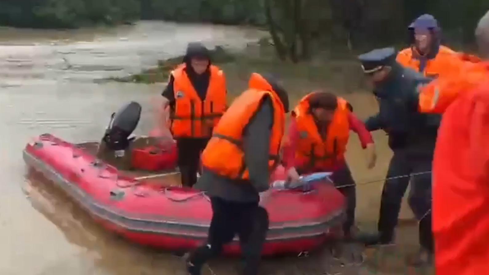 Синоптики рассказали об «атаке» шторма, принесшего разрушения на Сахалине