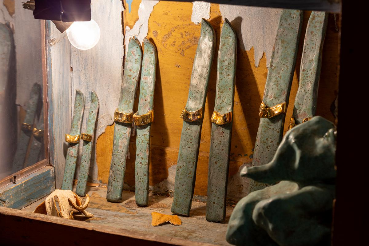 Ирина Корина, объект «Шкаф с лыжами» из проекта «Таяние»