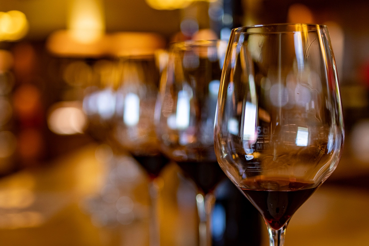 Дальше мы оказались в погребе, и вот тут новое удивление: пробуя вина из бочек, я понимаю, что они точно такие же, как вина из бутылок. На что Сольдера ответил, что он разливает вина, только когда они полностью готовы