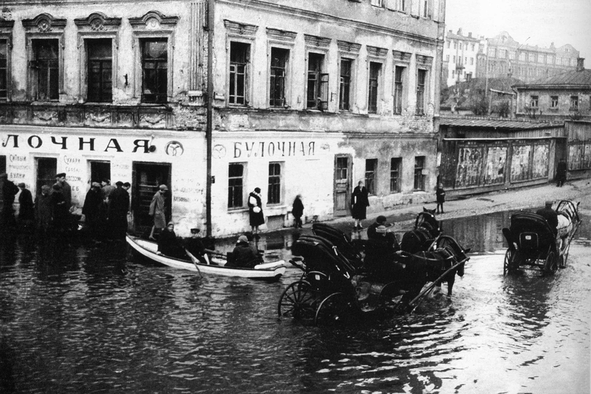 В апреле 1926 года уровень воды в Москве поднялся почти на 7 м.