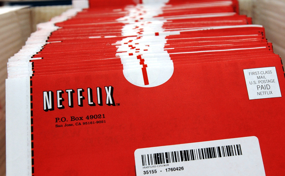 Почтовые конверты с DVD-дисками в штаб-квартире Netflix.com в Сан-Хосе, Калифорния, США, в 2002 году