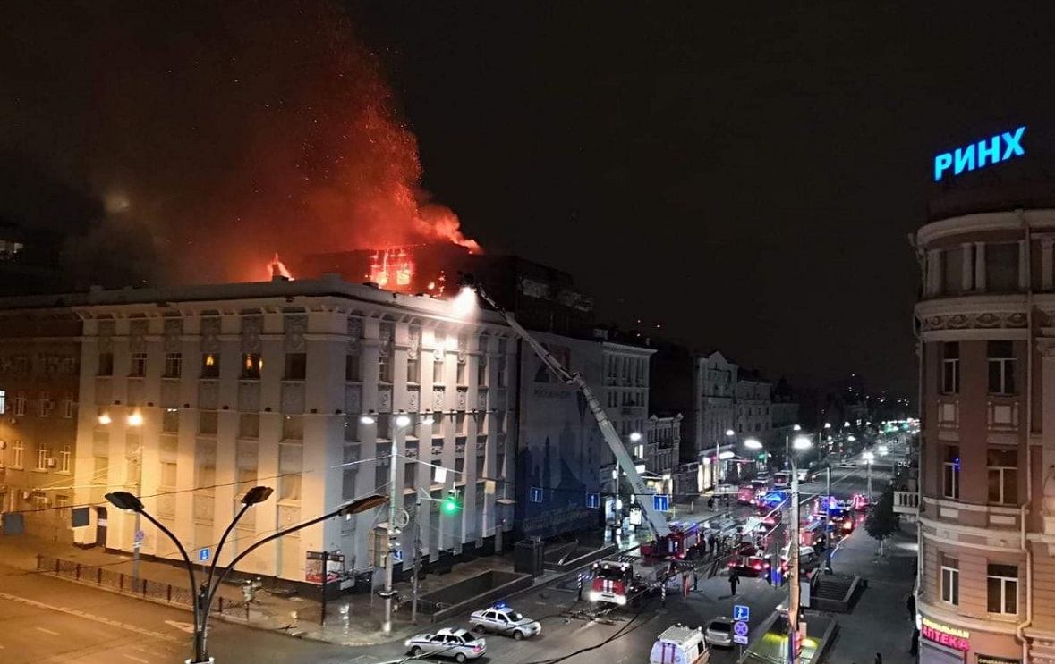 В центре Ростова пожар уничтожил историческое здание начала ХХ века