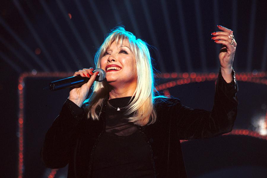 Ирина Мирошниченко во время выступления, 2002 год