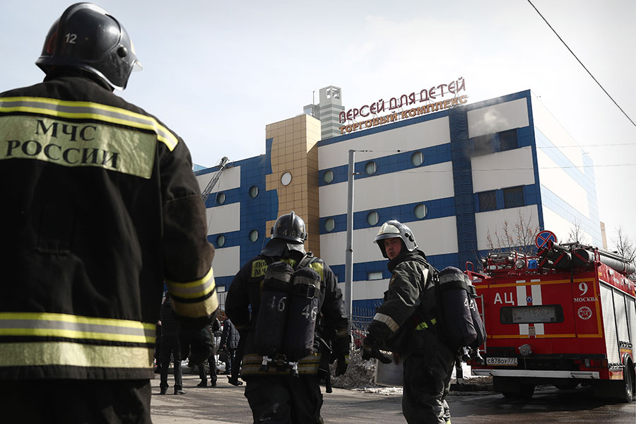 Прибывшим на место ЧП пожарным удалось спасти из здания 20 человек
