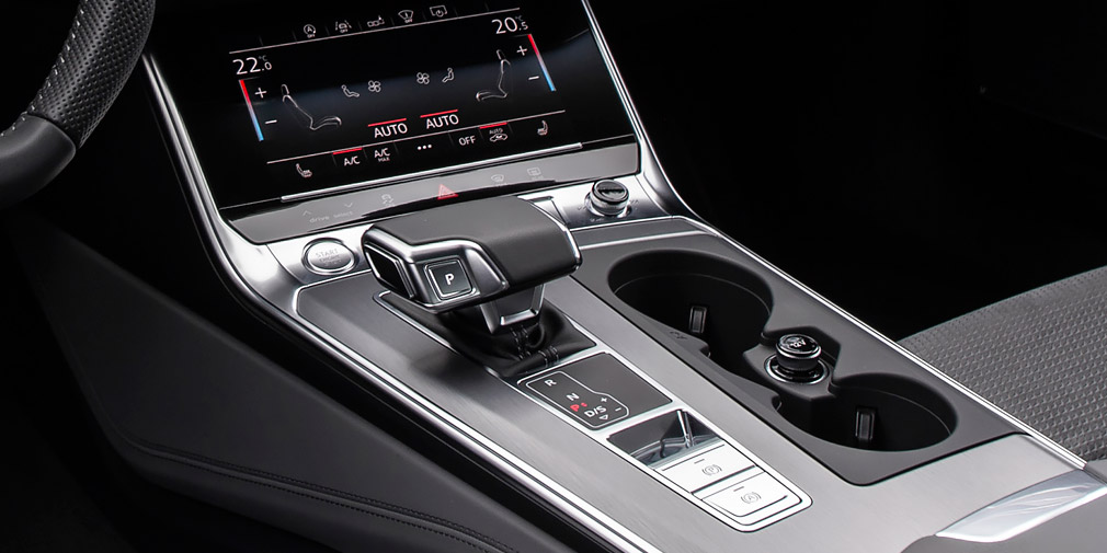 Вместо классического селектора у новой Audi A6 появился удобный джойстик.
