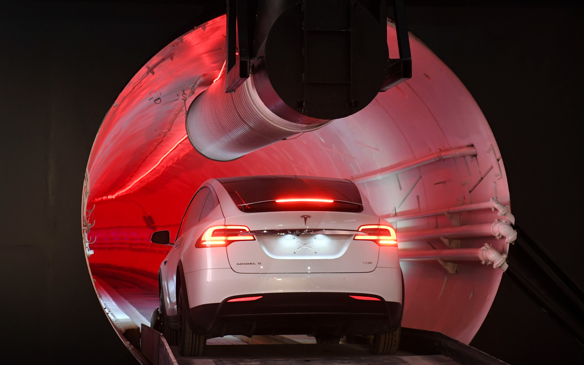 Tesla Model X перед тестовым&nbsp;туннелем The Boring Company Hawthorne 18 декабря 2018 года в&nbsp;Калифорнии
