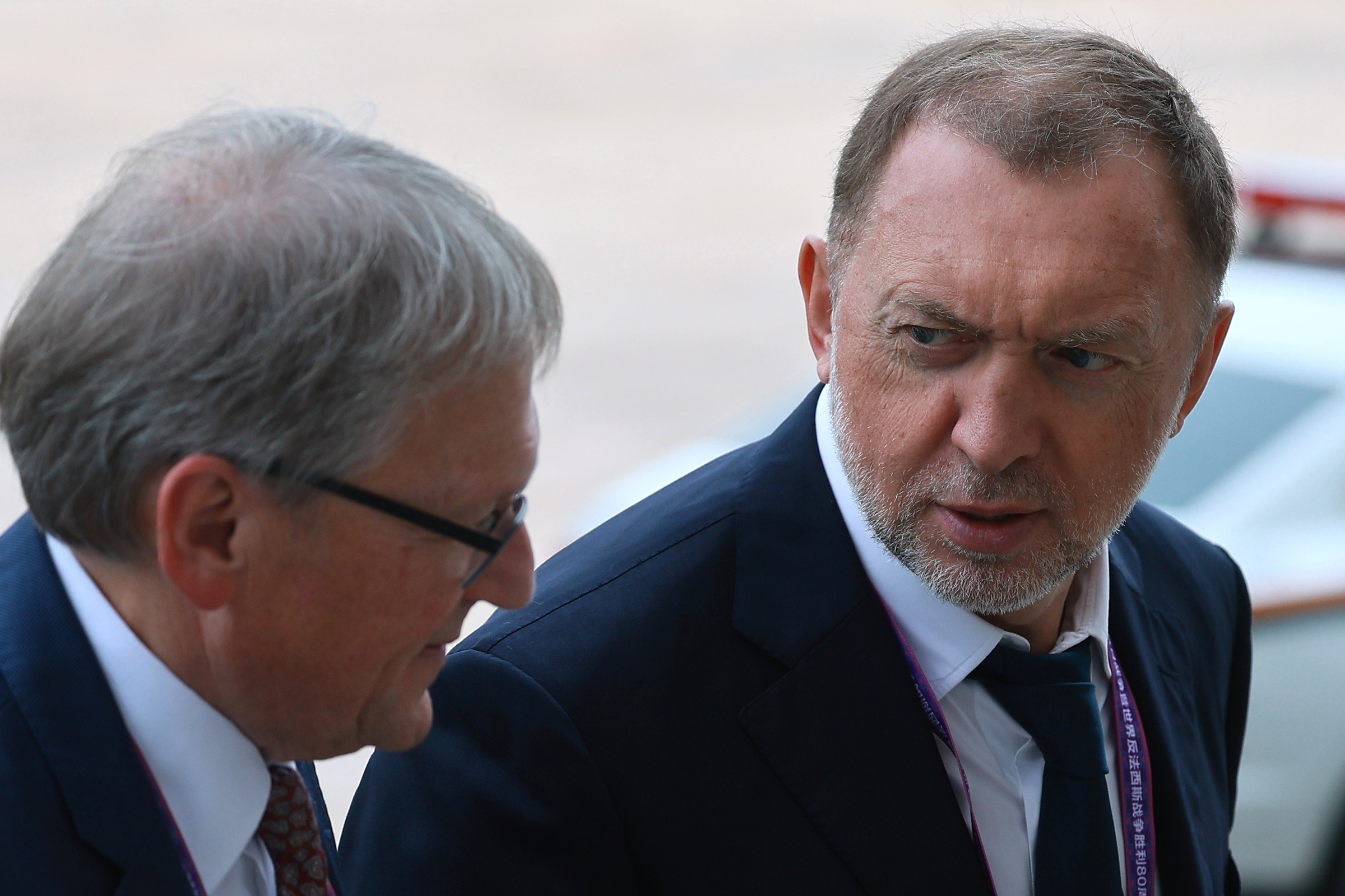 Спецпредставитель президента России по связям с международными организациями для достижения целей устойчивого развития Борис Титов (слева) и член бюро правления Российского союза промышленников и предпринимателей Олег Дерипаска.