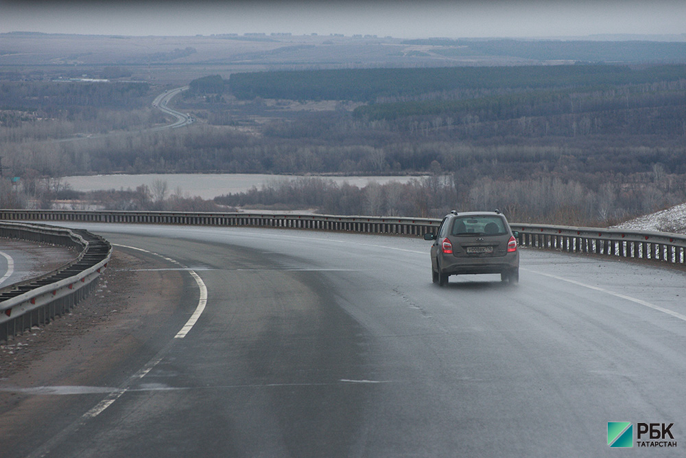 В Татарстане из-за метели трассы закрыли для автобусов и грузовиков