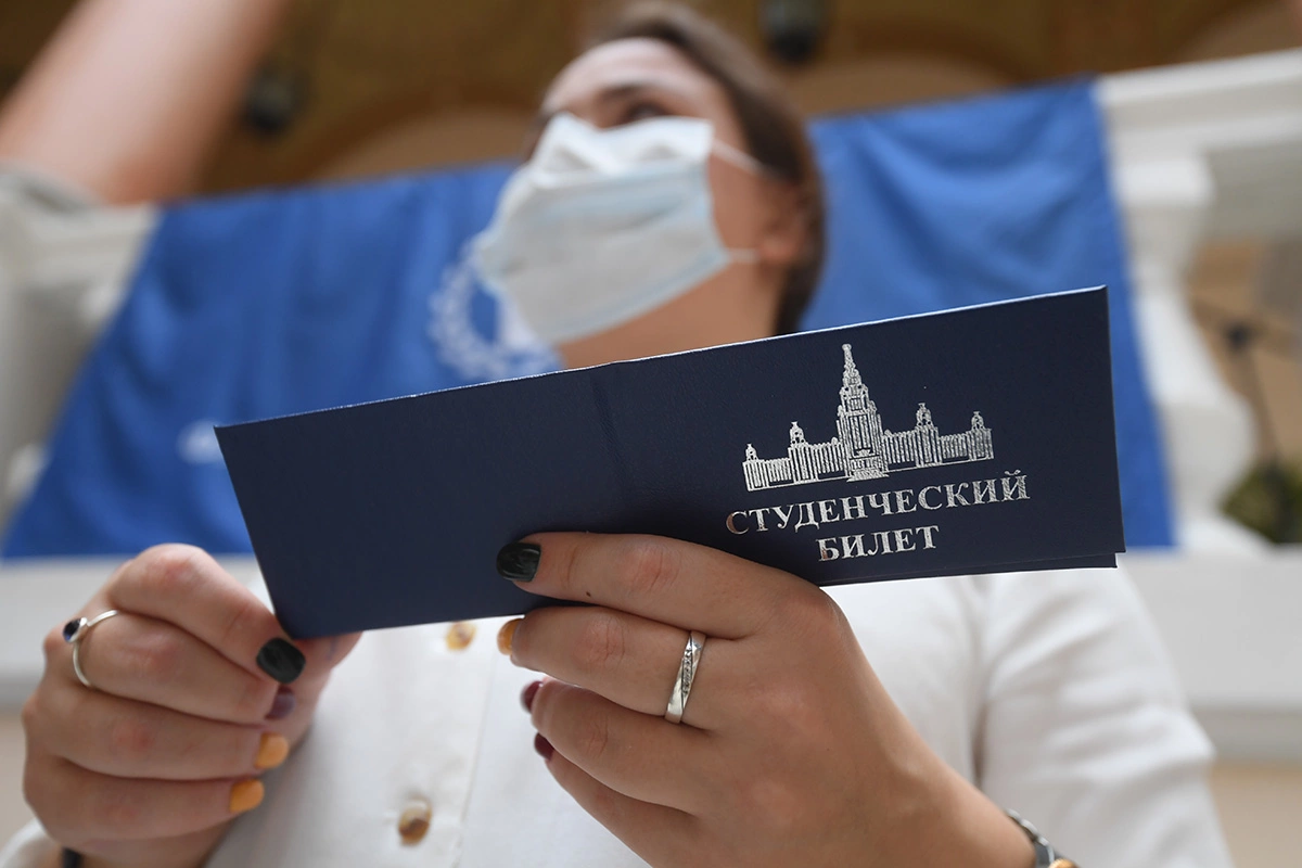 Студенческий билет необходим для прохода в университет