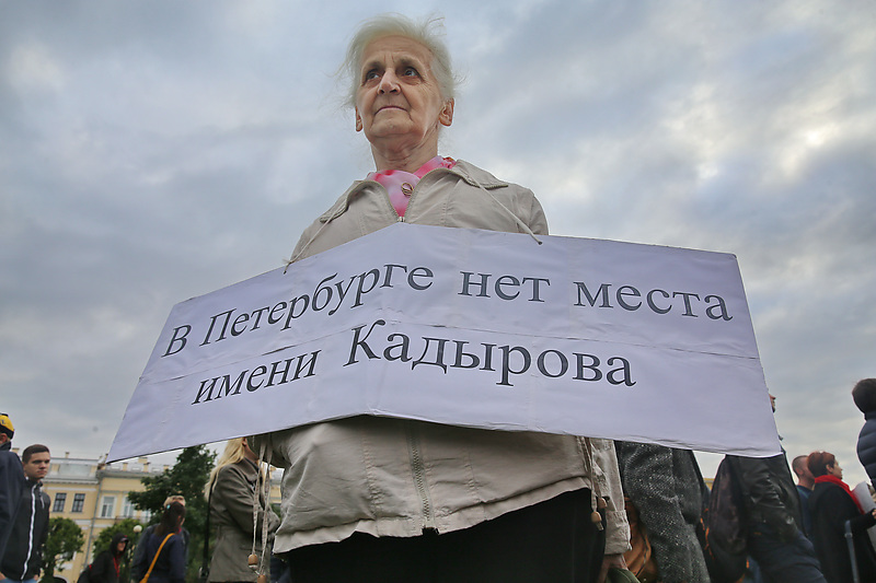Горожане на&nbsp;митинге &laquo;Против моста Кадырова&raquo;