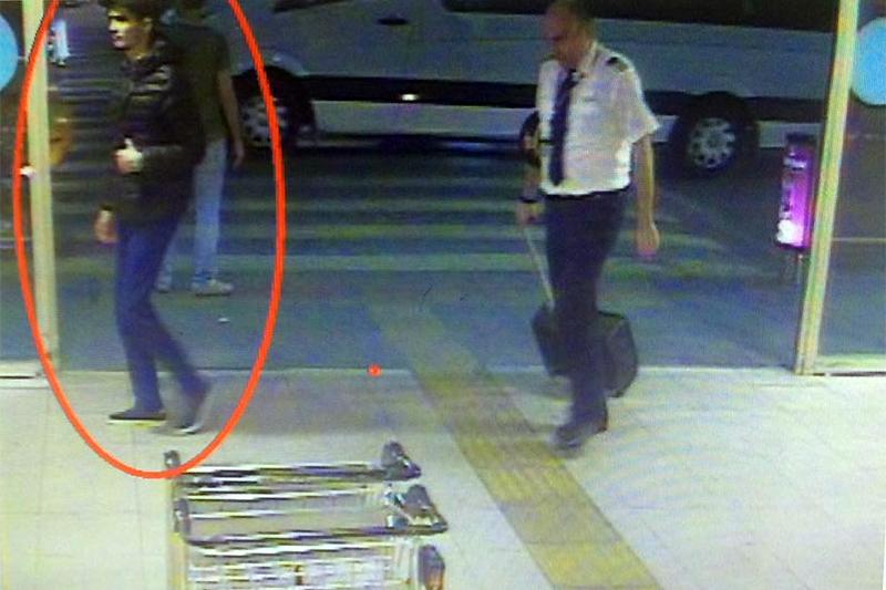 Террорист-смертник в здании аэропорта


