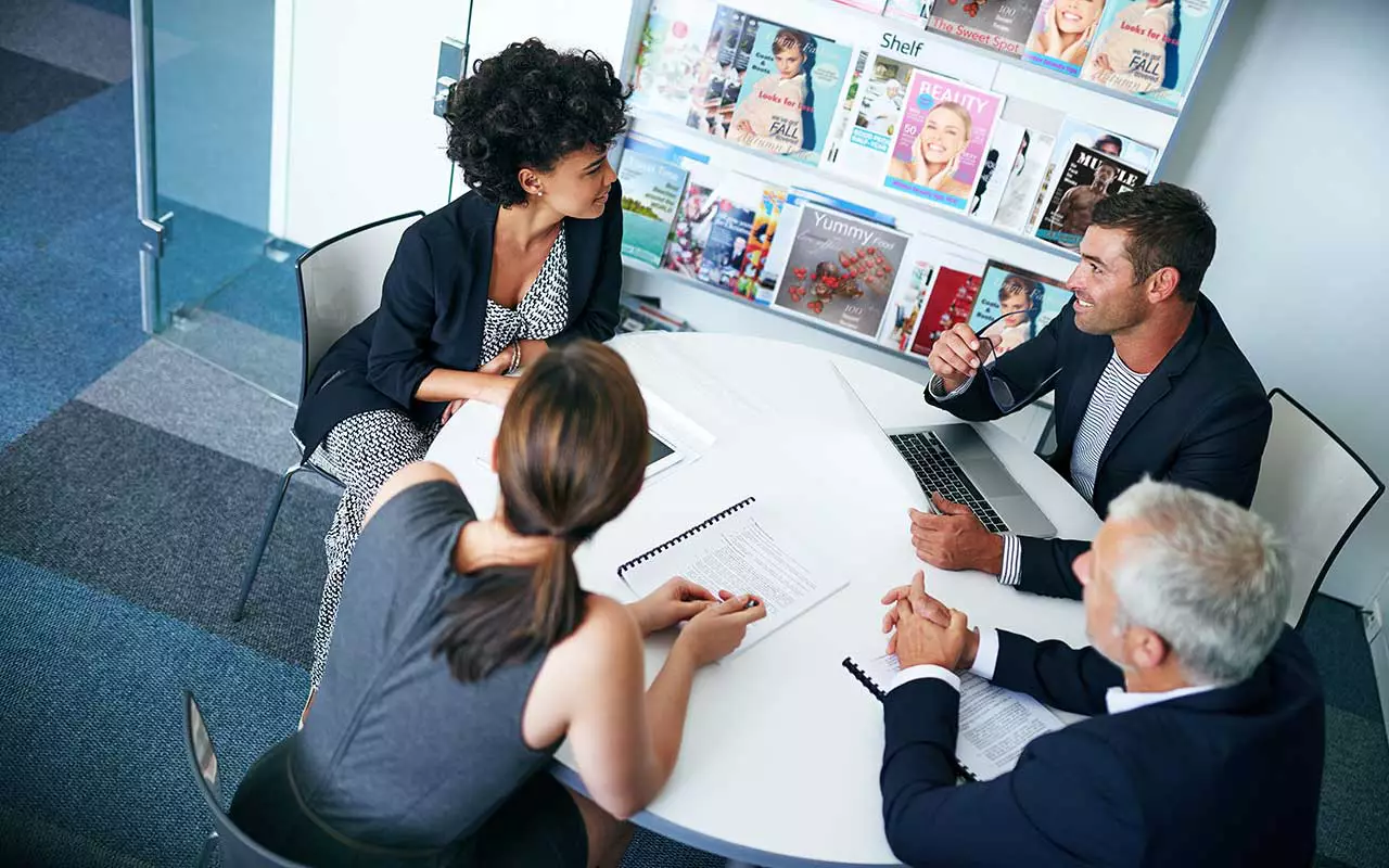 В рамках формирования Tone of Voice создайте «словарь слов» и попробуйте интегрировать эти формулировки в тексты вашего бренда — это сделает общение более близким и понятным