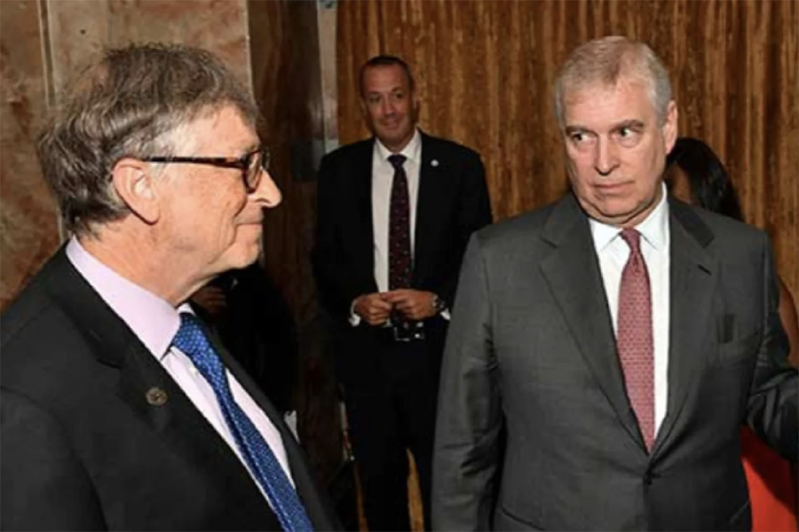 Гейтс и принц Эндрю, младший брат короля Великобритании Карла III.&nbsp;

Принц Эндрю оказался втянут в скандал вокруг Эпштейна после публикации мемуаров Вирджинии Джуффре, работавшей на Эпштейна. Она заявила, что принц трижды вступал с ней в интимную связь, в первый раз это произошло, когда ей было 17 лет.&nbsp;После публикации мемуаров последовала череда судебных процессов. Эндрю отверг&nbsp;обвинения, касающиеся его связей с Эпштейном.&nbsp;

В 2022 году Эндрю заключил с Джуффре мировое соглашение, выплатив ей около &pound;12 млн. Он&nbsp;продолжил настаивать на своей невиновности.

В Букингемском дворце подчеркивали, что остаются на стороне жертв насилия. В связи со скандалом&nbsp;принца Эндрю лишили титулов и выселили из резиденции в Виндзоре.