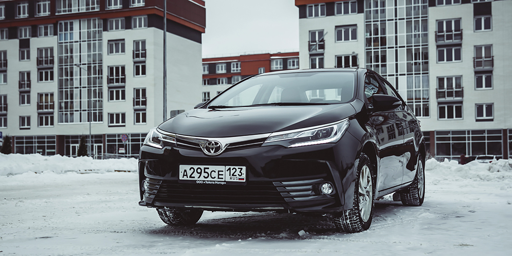 Улыбка из стекла. Тест-драйв Toyota Corolla