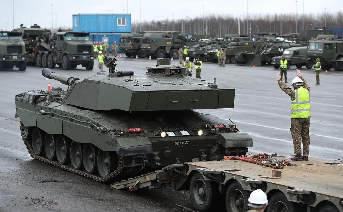 Премьер Британии пообещал Зеленскому поставить Украине танки Challenger 2"/>













