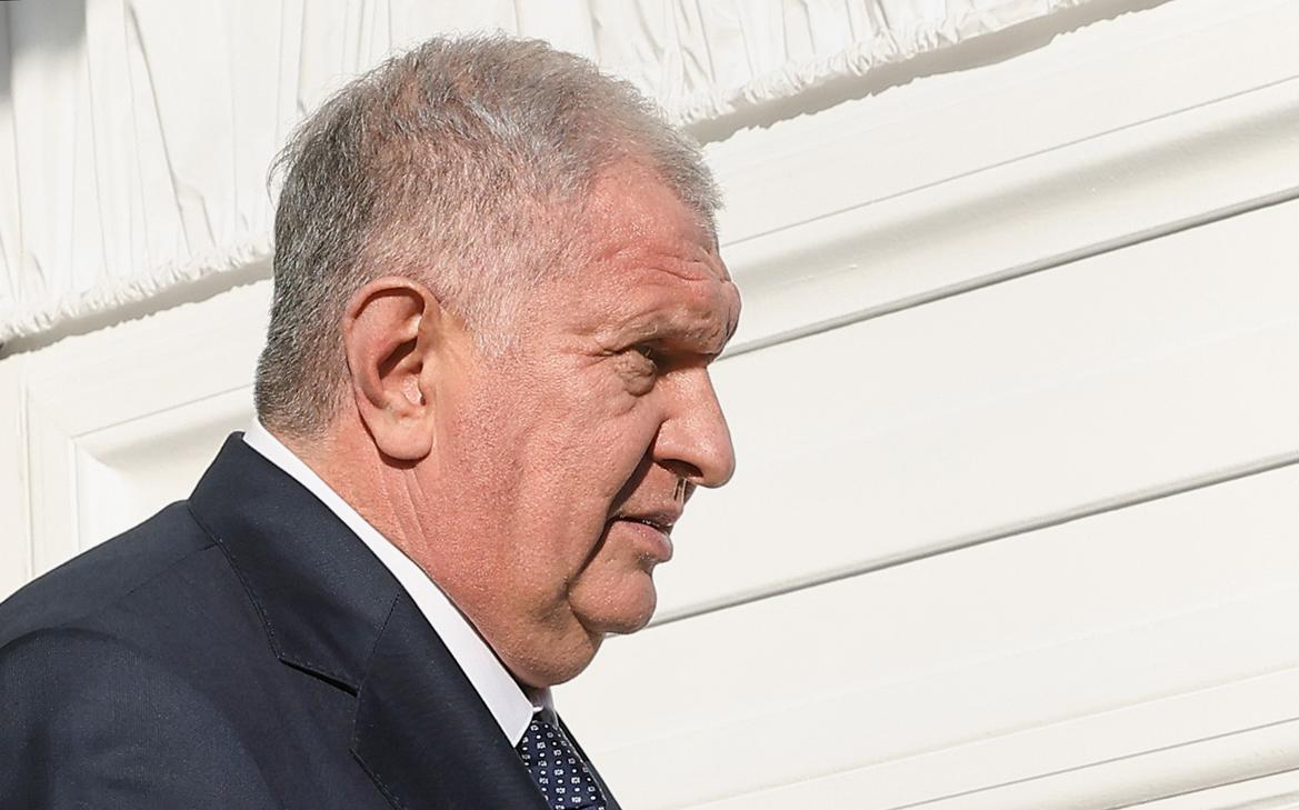 Сечин сравнил создание нового облика энергетики с поиском золотого руна