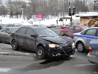 На юге Москвы сотрудник СКП сбил женщину и попытался скрыться