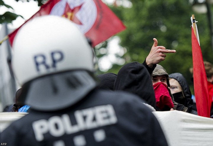 Во Франкфурте активисты антикапиталистического движения окружили здание ЕЦБ