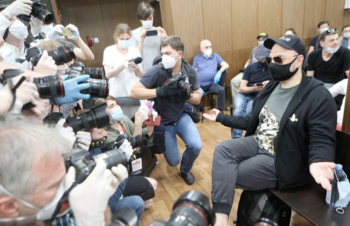 Кирилл Серебренников в здании суда в день оглашения приговора по делу &laquo;Седьмой студии&raquo;, 26 июня 2020
