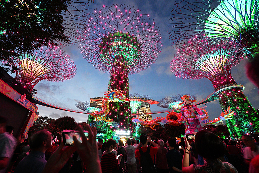Красочно встретили Новый год в Сингапуре