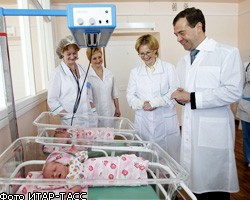 Д.Медведев выделит половину своего фонда недоношенным младенцам 