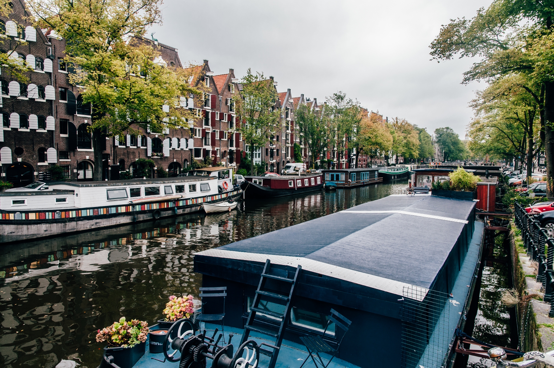 Жилые лодки в Амстердаме