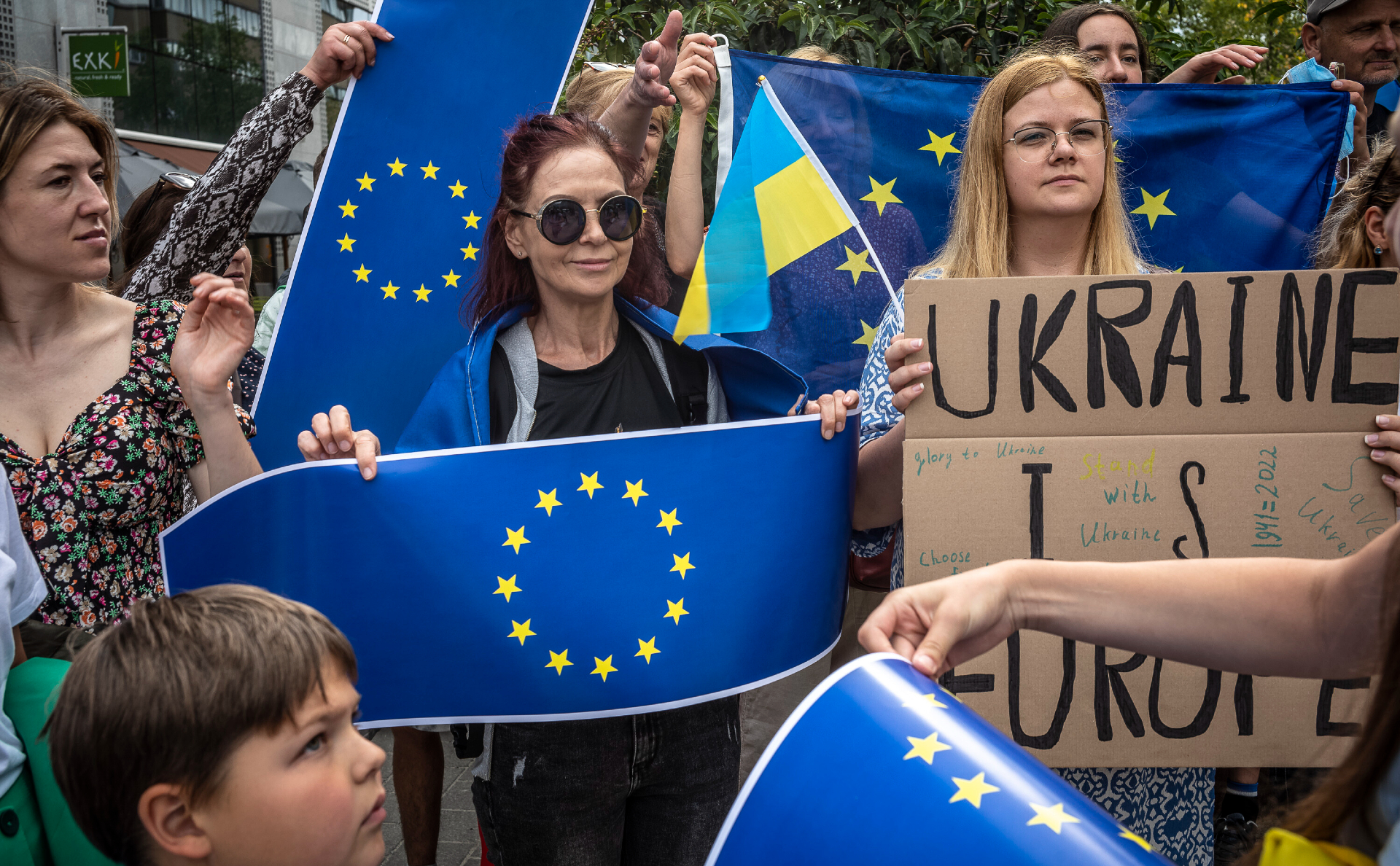 Большинство уехавших в ЕС украинцев довольны жизнью в новой стране - опрос