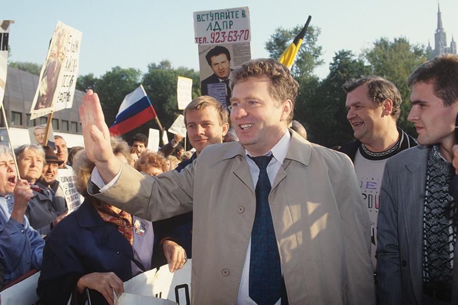 Владимир Жириновский на митинге у Дома правительства РФ, 1992 год