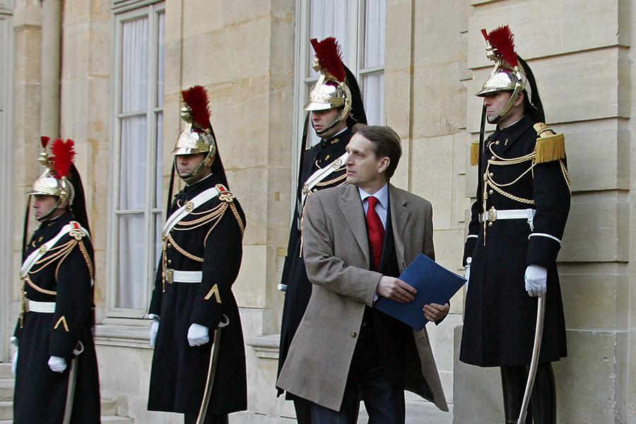 Сергей Нарышкин у Матиньонского дворца в Париже, 2007 год