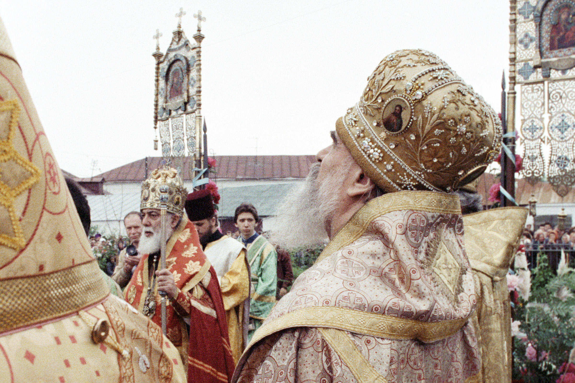 Илия II проводит богослужение во время юбилейного торжества в честь 1000-летия крещения Руси. Май 1988 года. 