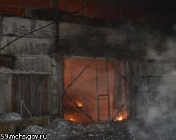 Пожар на складе в Перми: судьба 9 рабочих остается неизвестной