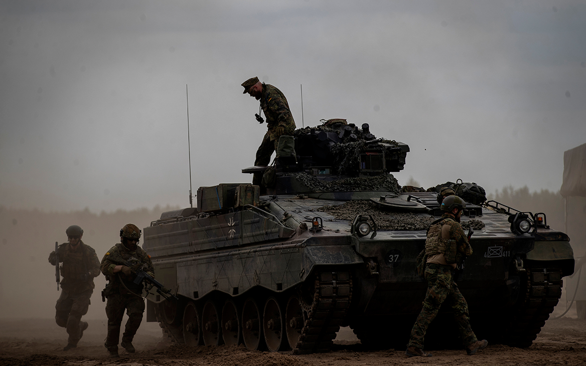 НАТО решило увеличить численность сил быстрого реагирования до 300 тыс.