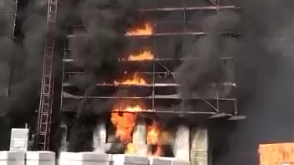 ЖК West Garden пожар. Пожар в Вест Гарден в Москве. Раменки пожар. Пожар на Вест Гарден в Москве видео. Пожар в московской области крокус