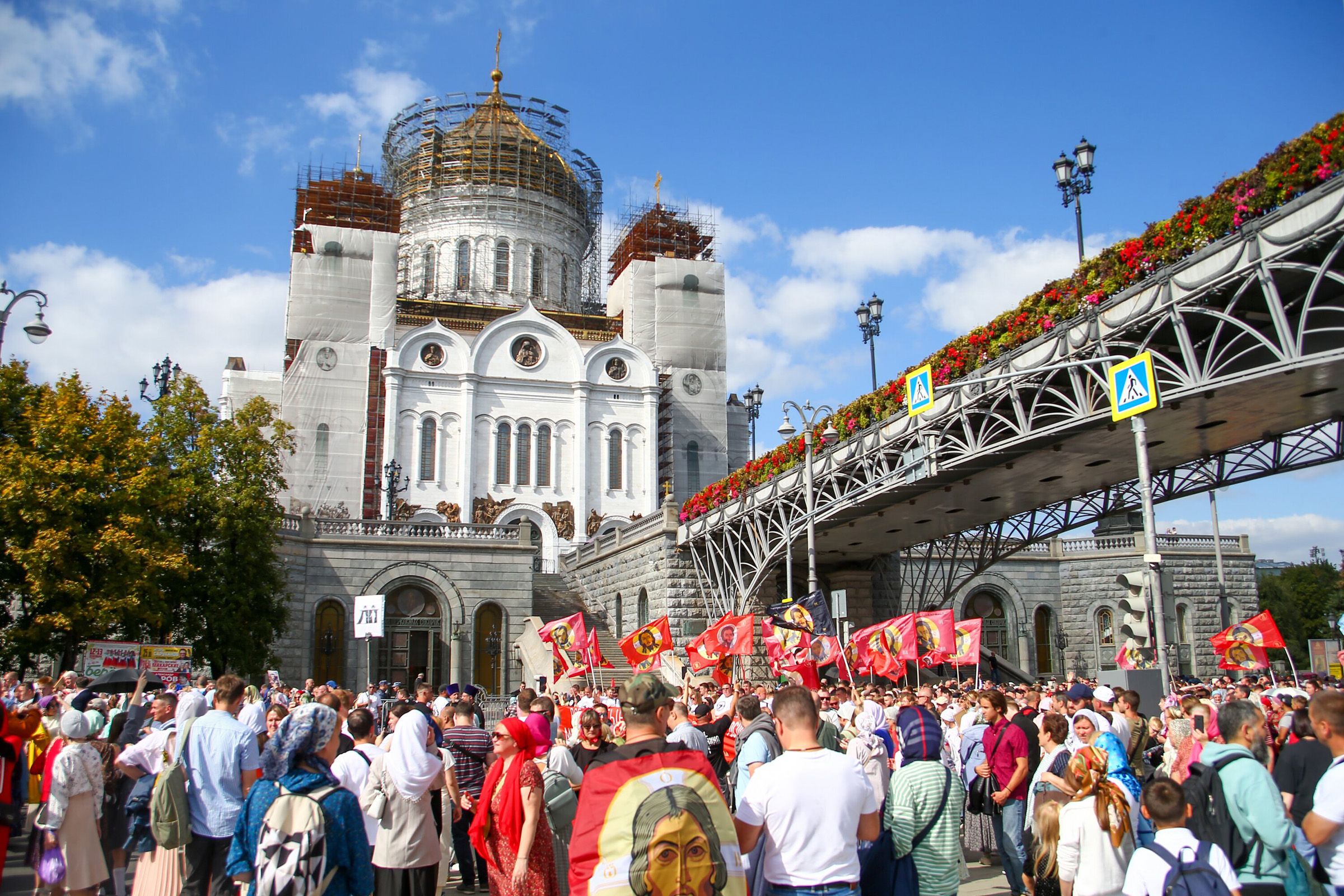 Крестный ход стартовал от Храма Христа Спасителя и завершился у Новодевичьего&nbsp;монастыря.