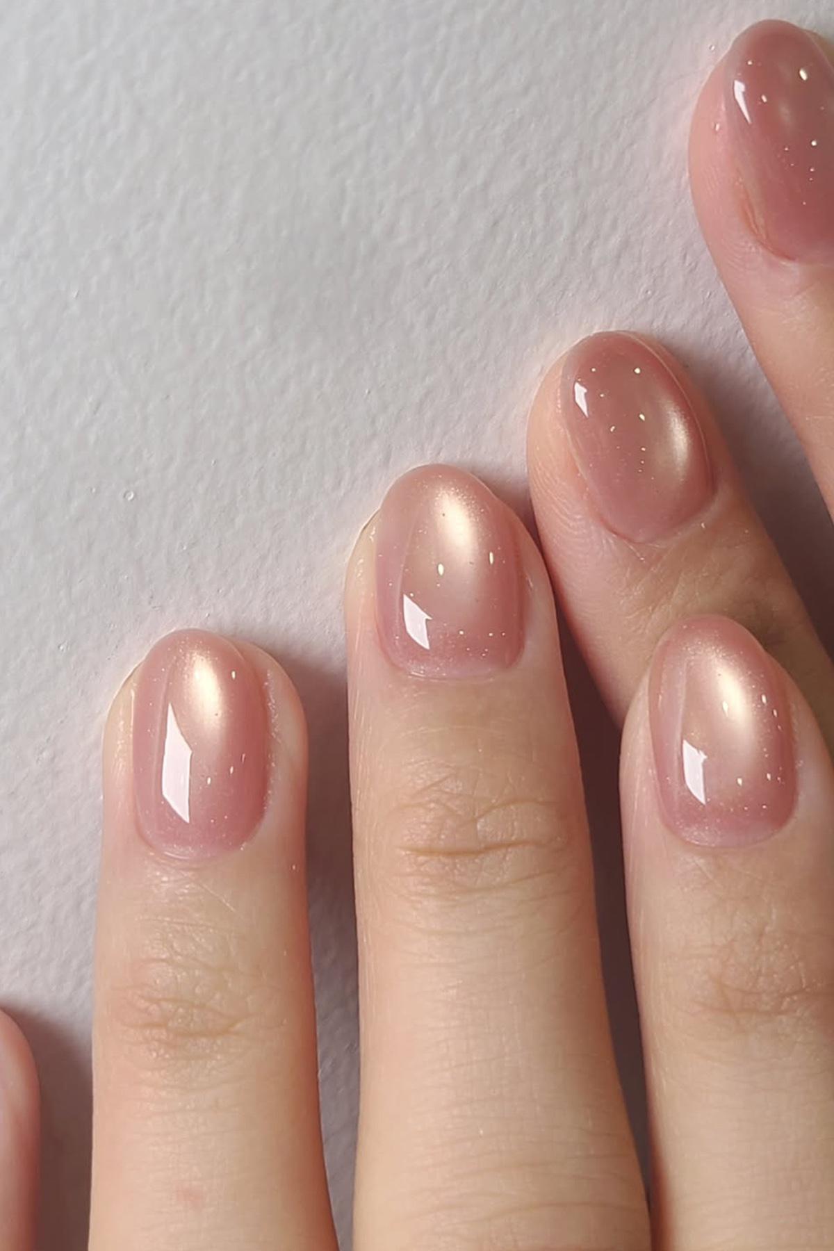 С таким дизайном ногти становятся похожи на леденцы