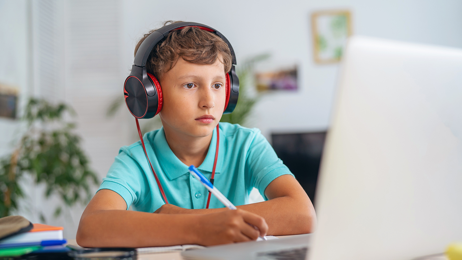 Для школьников разработали тренажер для произношения слов. Как работает